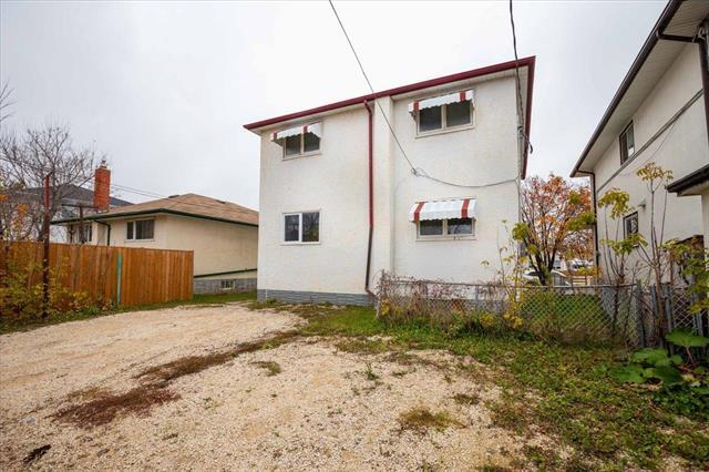 1074 Burrows Ave, Winnipeg, MB