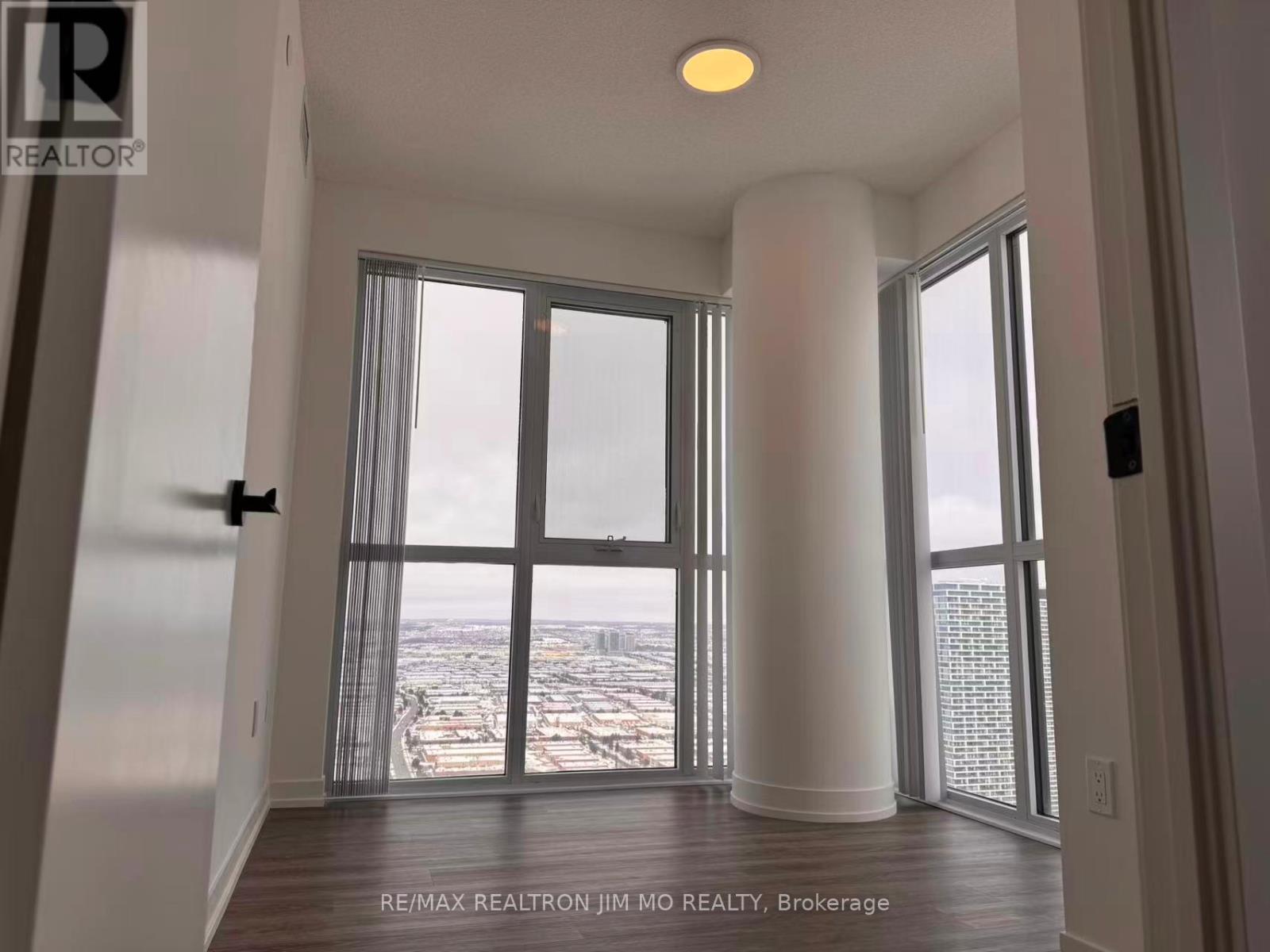 8 Interchange Way, Vaughan, ON - Indoor Photo Showing Other Room