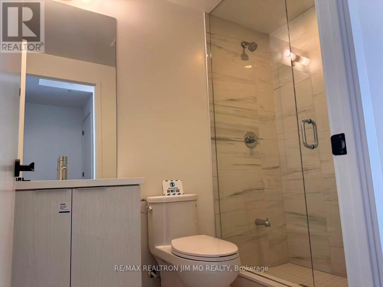 5806 - 8 Interchange Way, Vaughan, ON - Indoor Photo Showing Bathroom