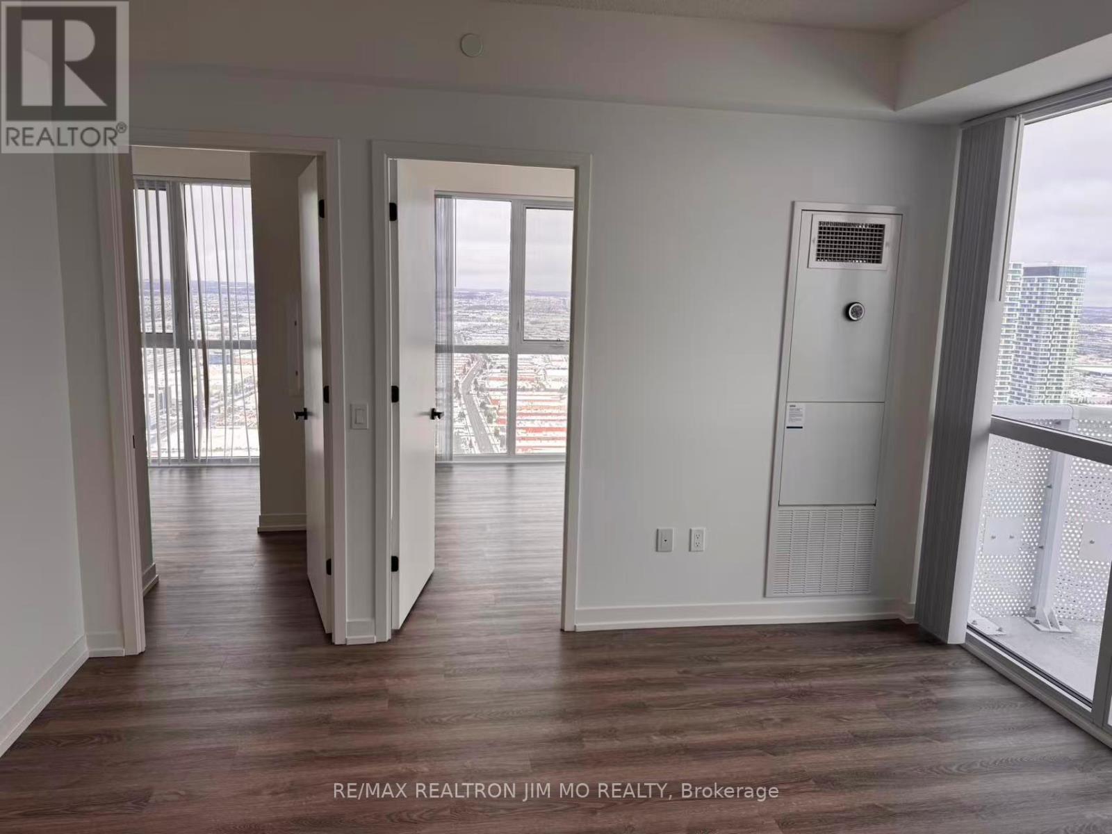 5806 - 8 Interchange Way, Vaughan, ON - Indoor Photo Showing Other Room