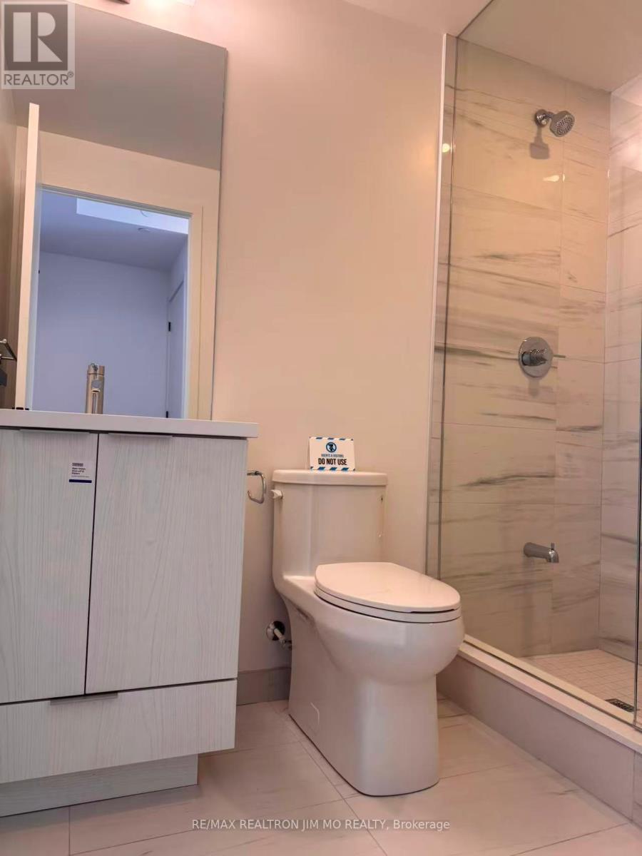 5806 - 8 Interchange Way, Vaughan, ON - Indoor Photo Showing Bathroom