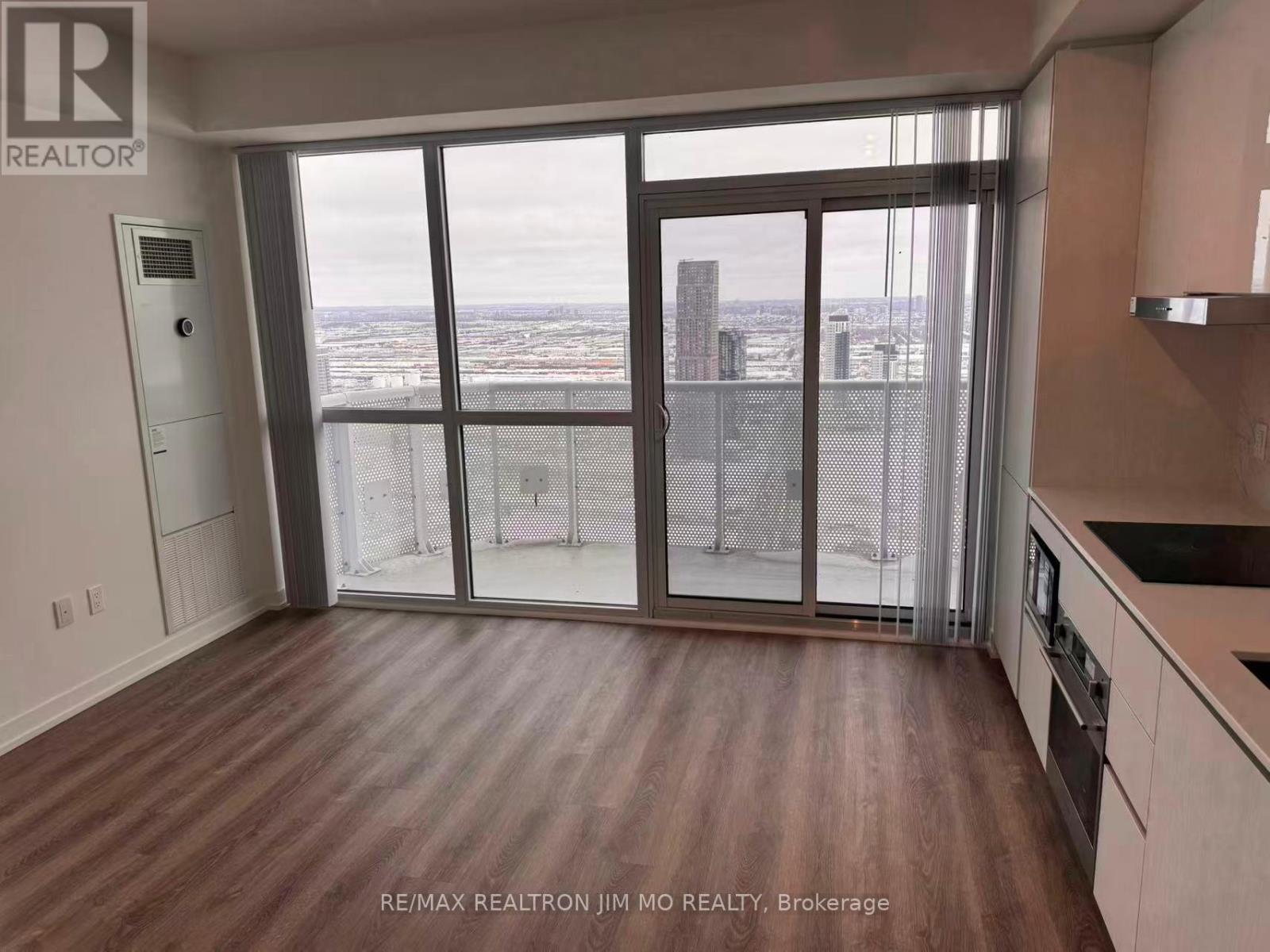 5806 - 8 Interchange Way, Vaughan, ON - Indoor