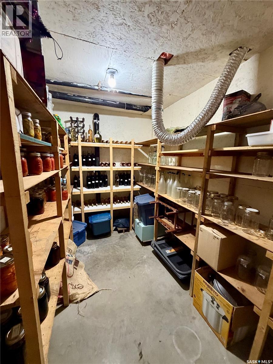 111 Graham Place, Medstead, SK - Indoor