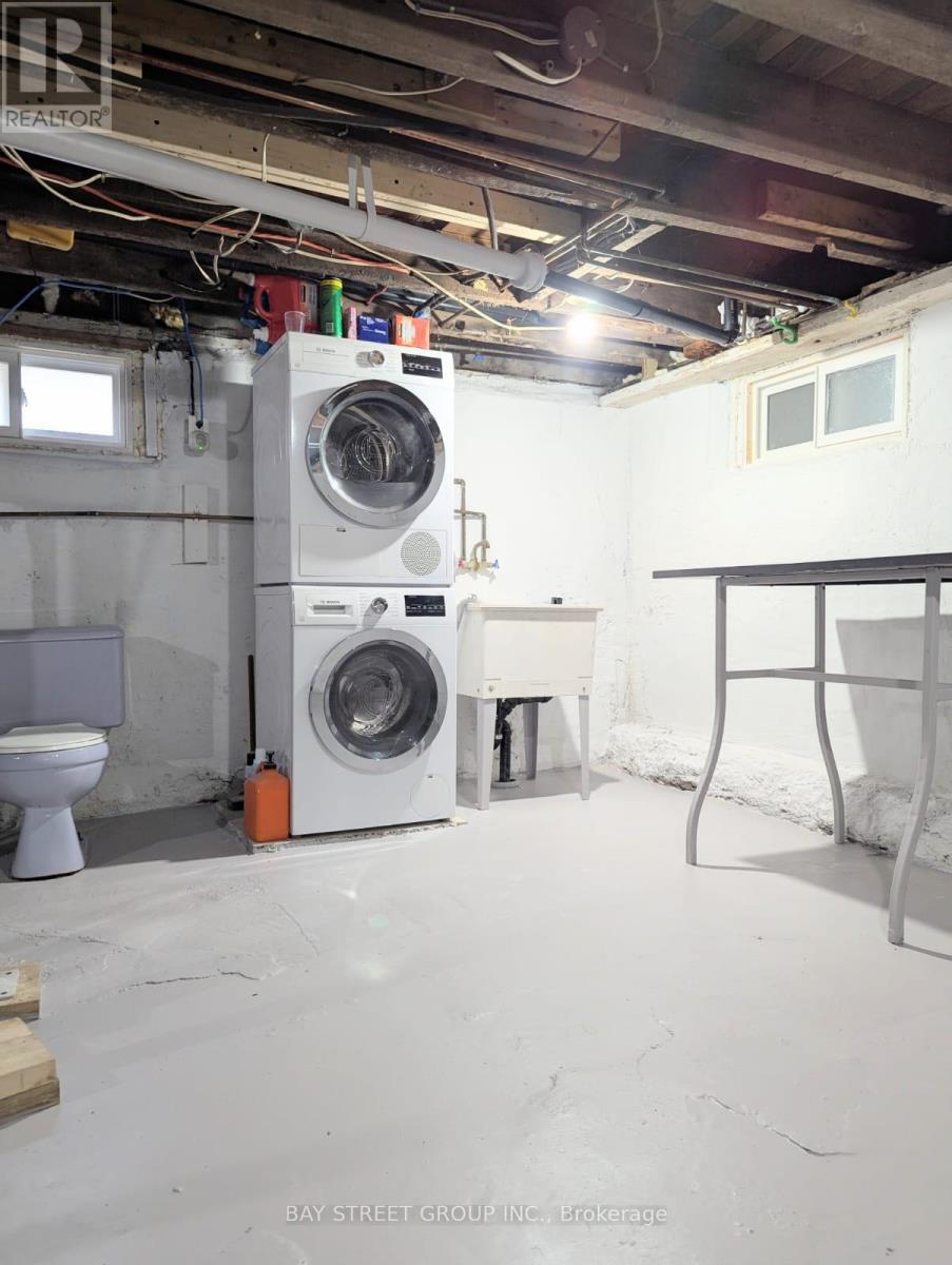 34 Tasker Street, St. Catharines, ON - Indoor Photo Showing Laundry Room
