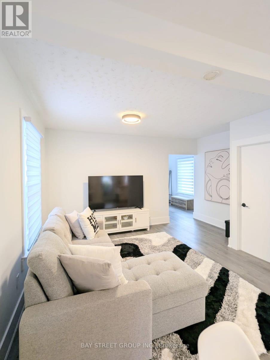 34 Tasker Street, St. Catharines, ON - Indoor Photo Showing Living Room