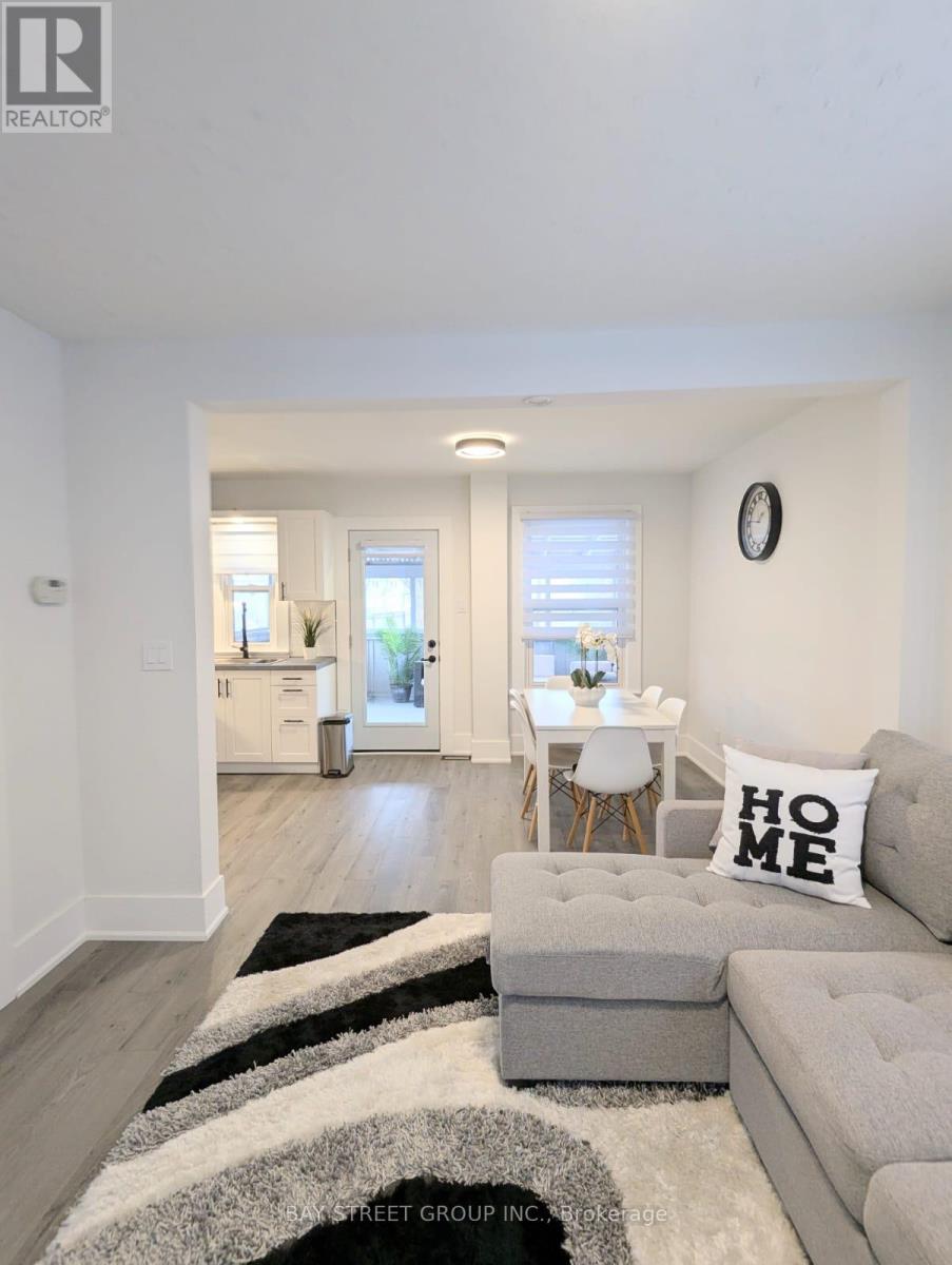 34 Tasker Street, St. Catharines, ON - Indoor Photo Showing Living Room