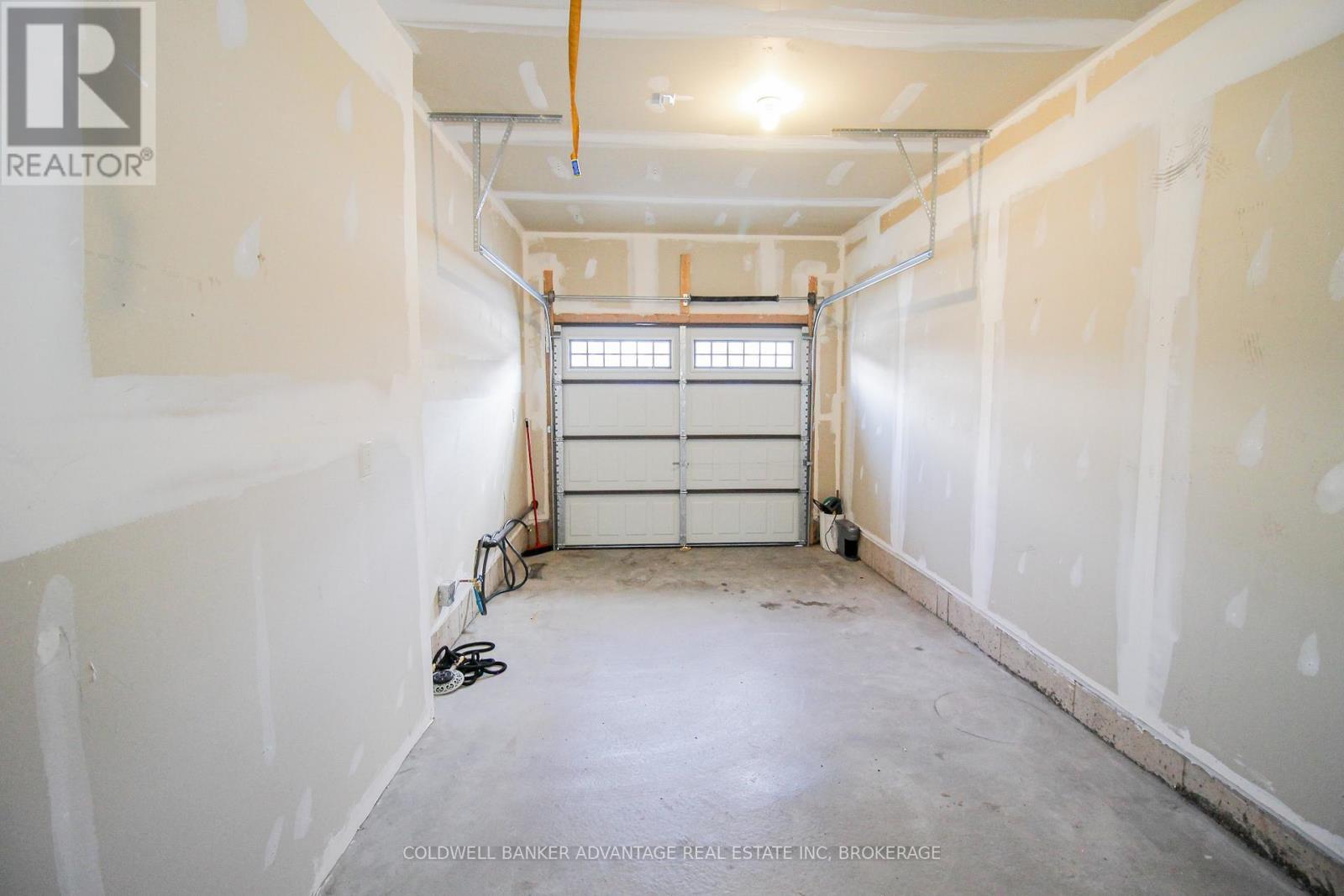 Garage - 77 Keelson Street, Welland (Dain City), ON - Indoor Photo Showing Garage