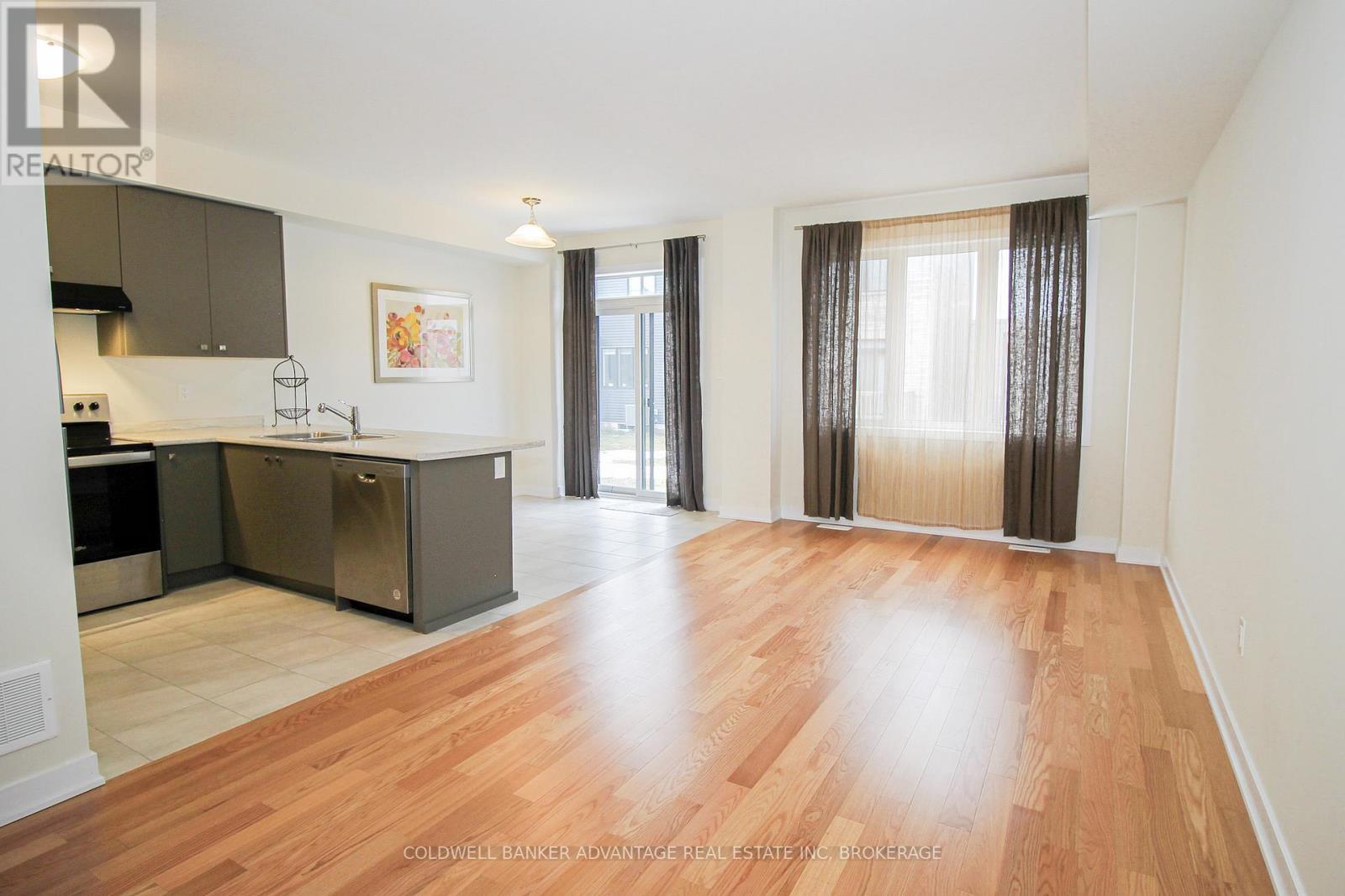 Open Concept - 77 Keelson Street, Welland (Dain City), ON - Indoor Photo Showing Kitchen