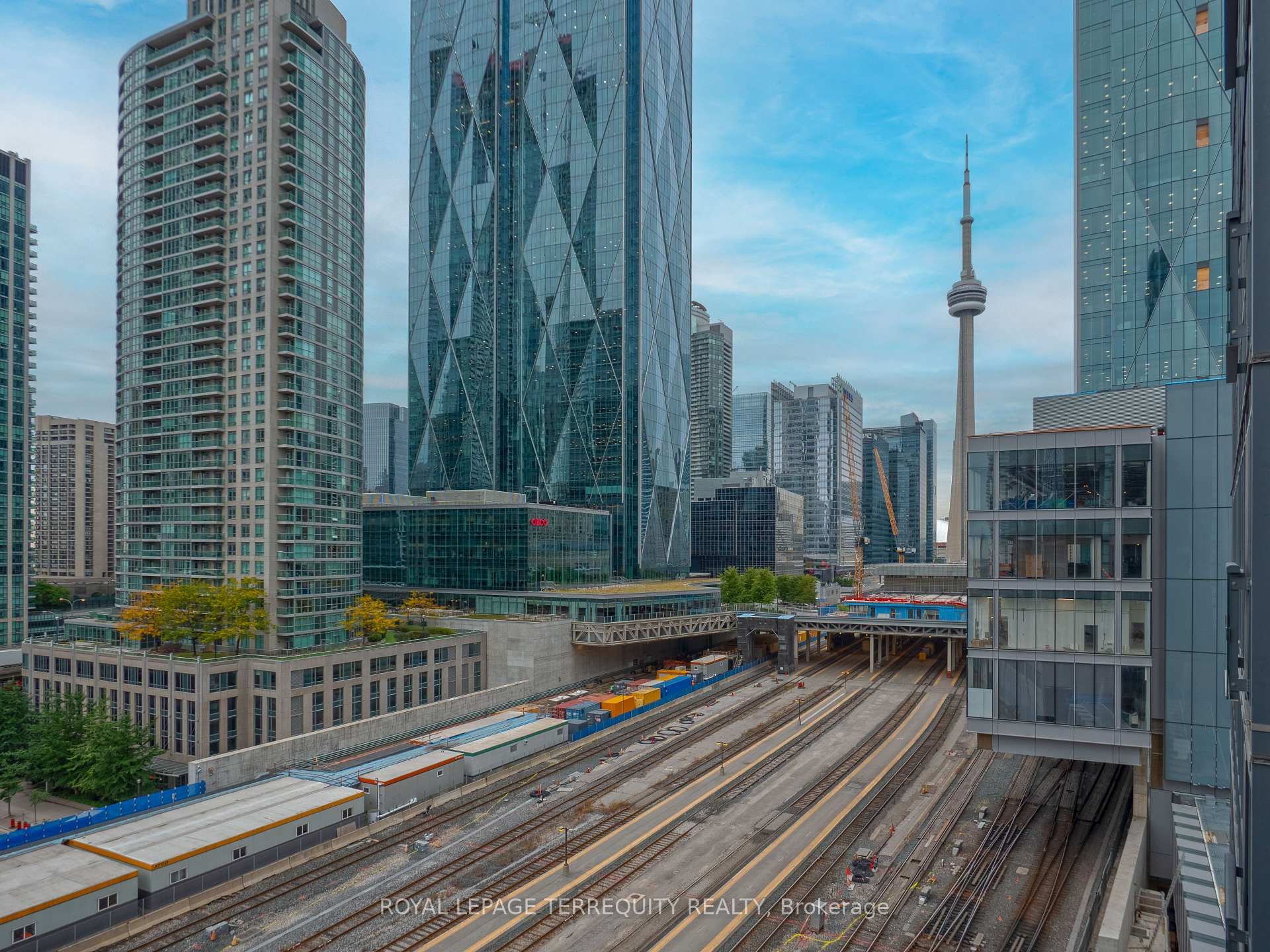 1009-1 The Esplanade N/A, Toronto, ON - Outdoor With Facade