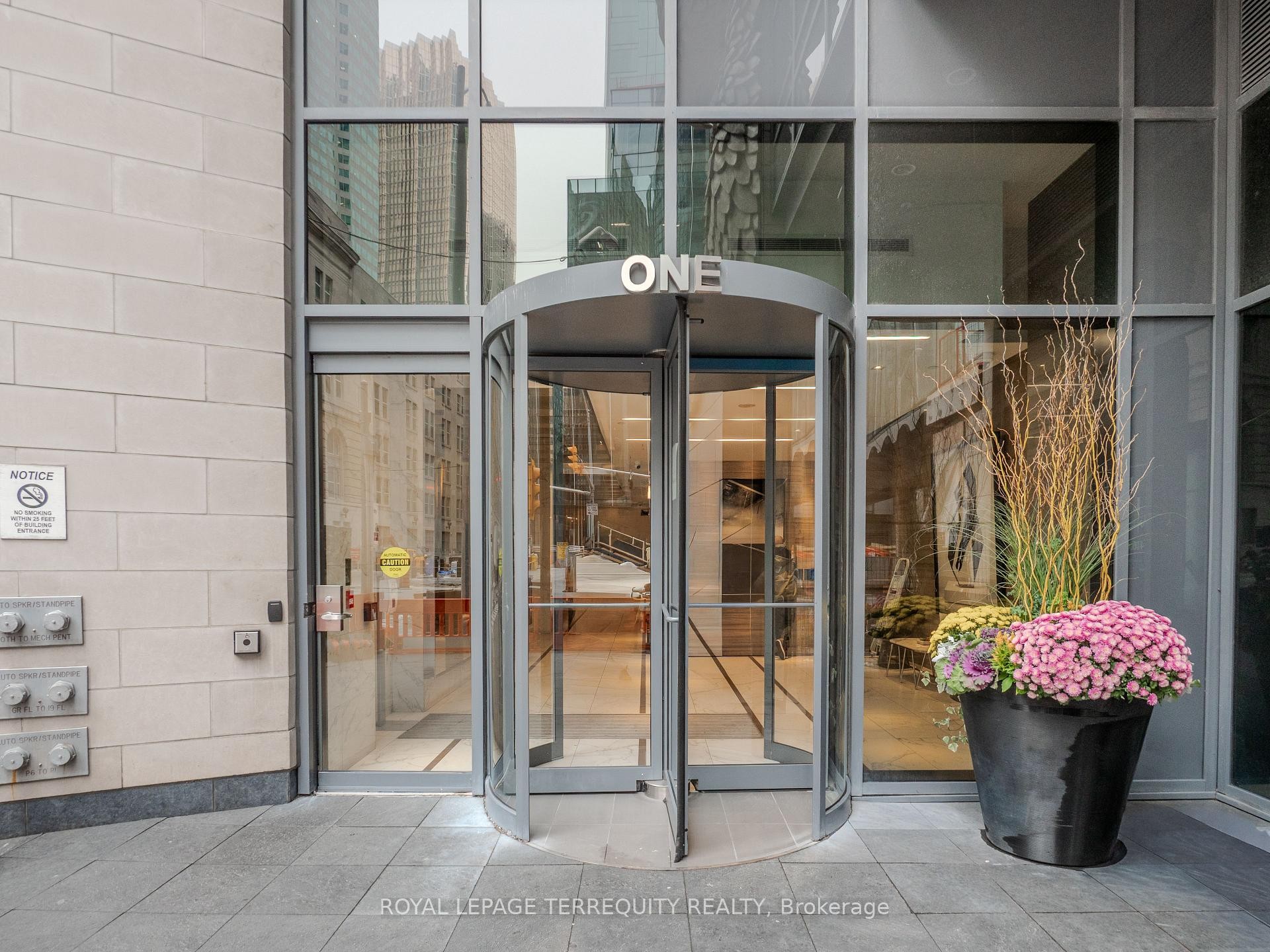 1009-1 The Esplanade N/A, Toronto, ON - With Exterior