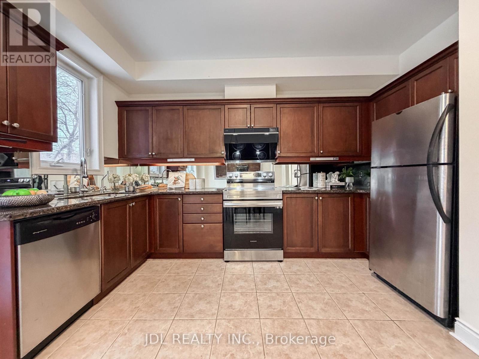 3 Garvin Mews, Toronto, ON - Indoor Photo Showing Kitchen