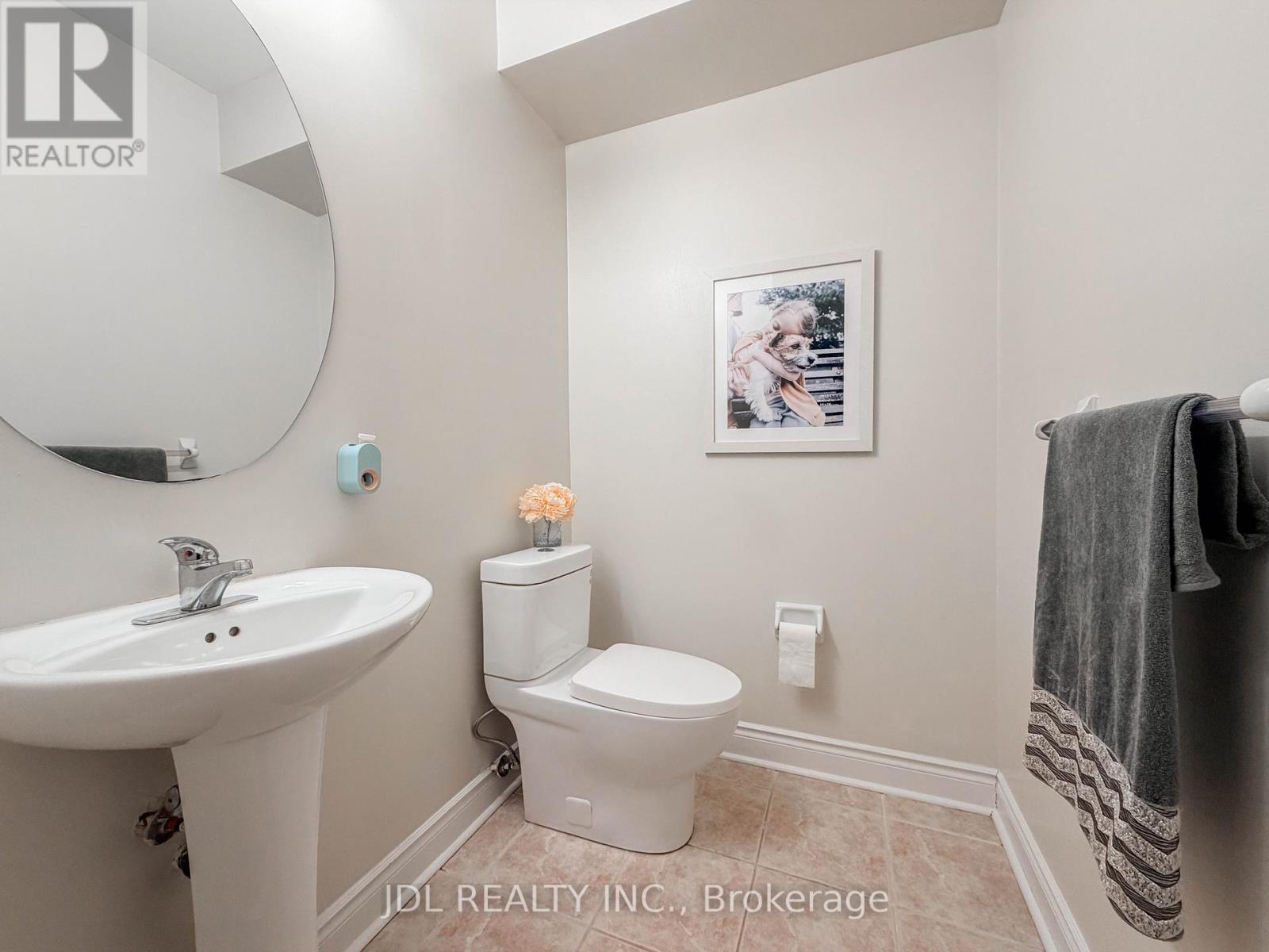 3 Garvin Mews, Toronto, ON - Indoor Photo Showing Bathroom