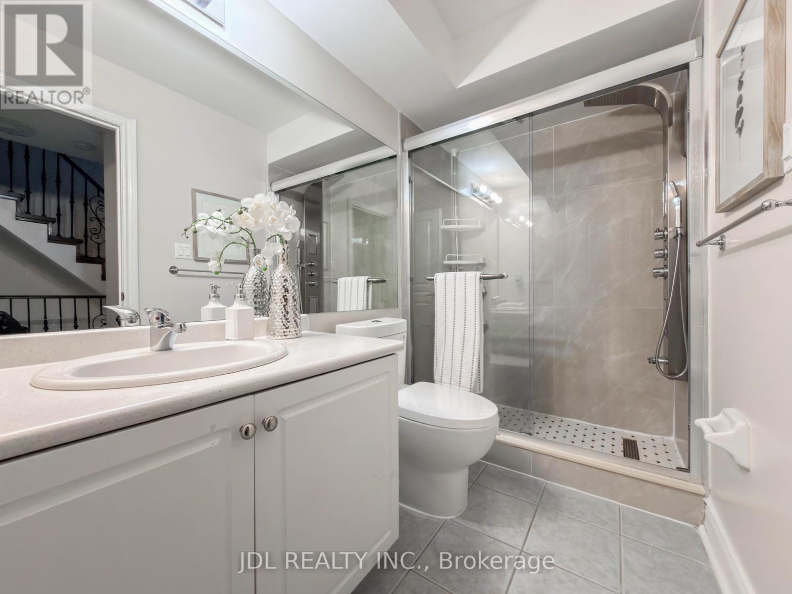 3 Garvin Mews, Toronto, ON - Indoor Photo Showing Bathroom