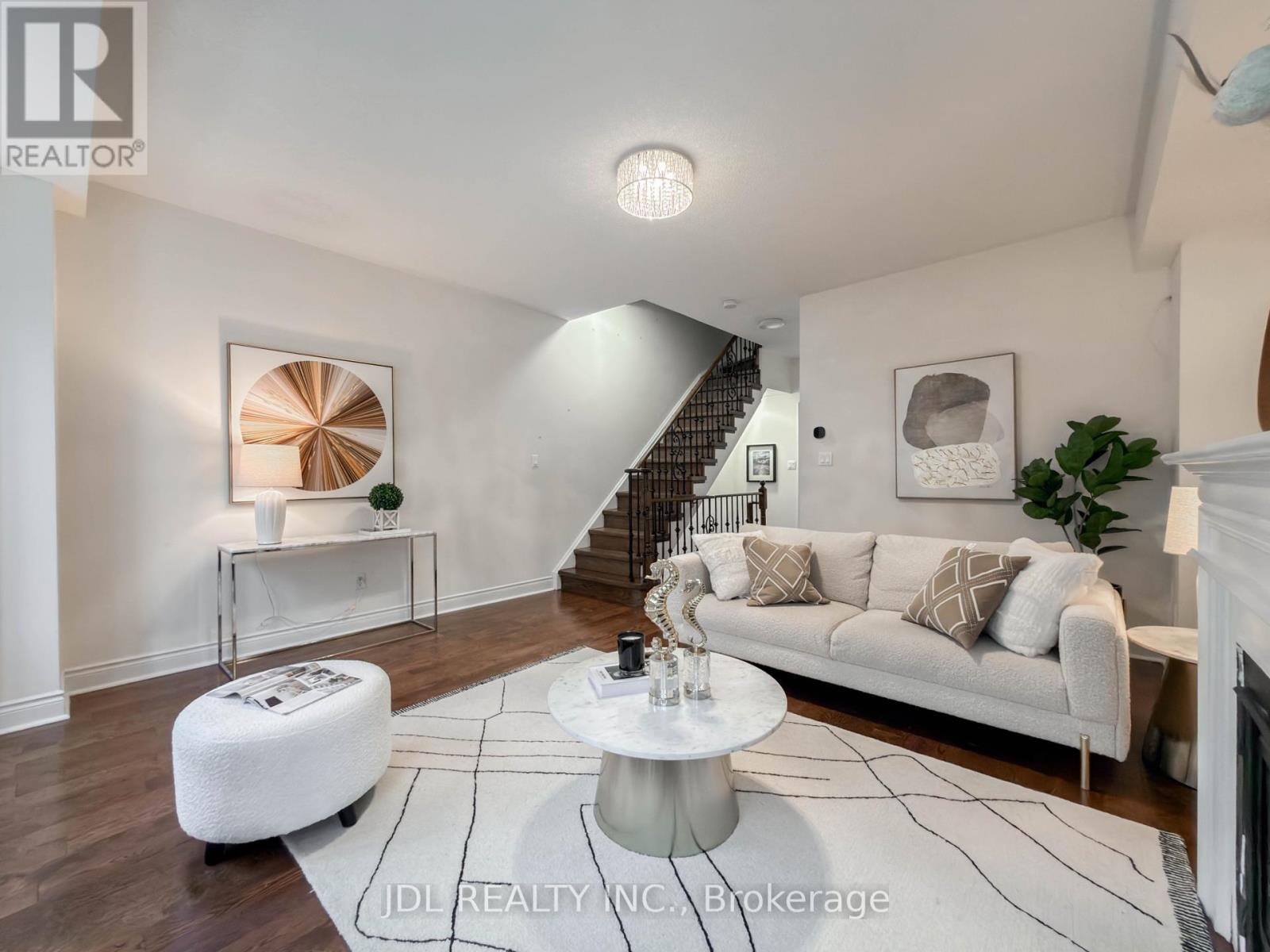 3 Garvin Mews, Toronto, ON - Indoor Photo Showing Living Room