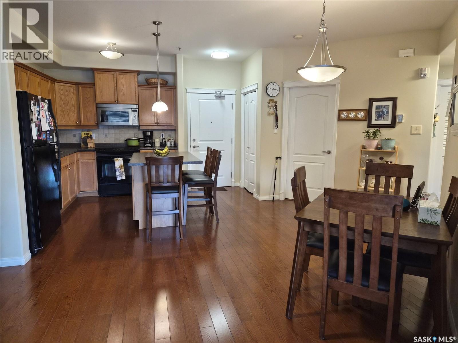 108 110 Armistice Way, Saskatoon, SK - Indoor