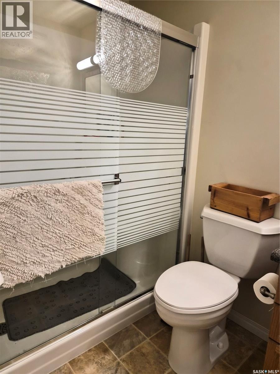 108 110 Armistice Way, Saskatoon, SK - Indoor Photo Showing Bathroom