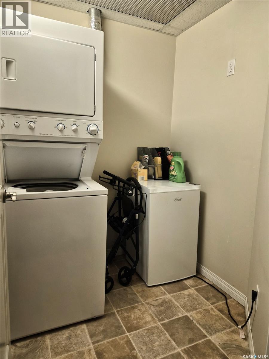 108 110 Armistice Way, Saskatoon, SK - Indoor Photo Showing Laundry Room