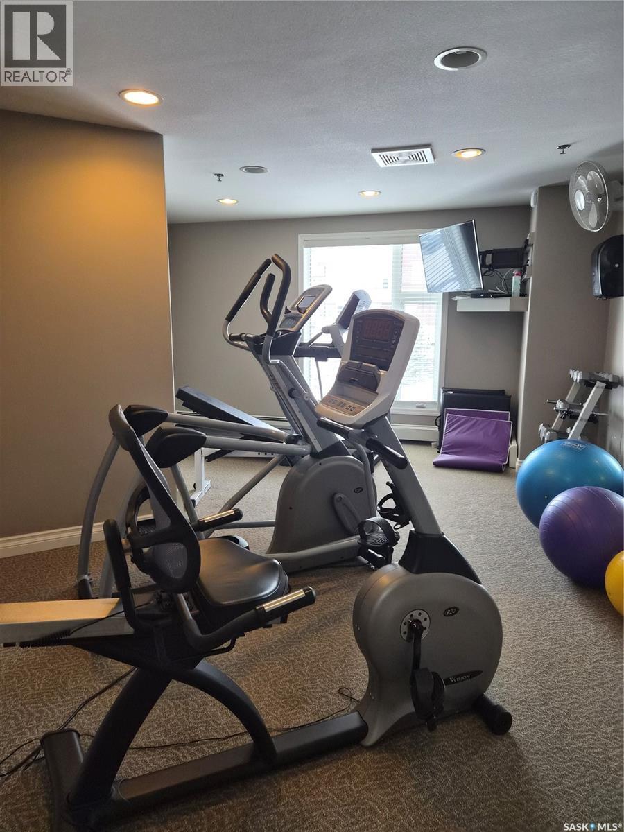 108 110 Armistice Way, Saskatoon, SK - Indoor Photo Showing Gym Room