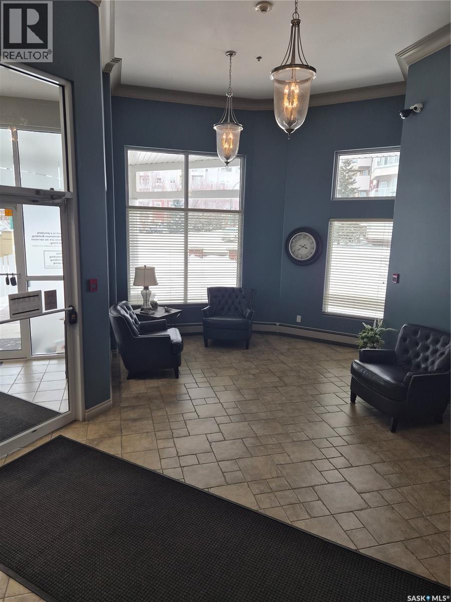 108 110 Armistice Way, Saskatoon, SK - Indoor