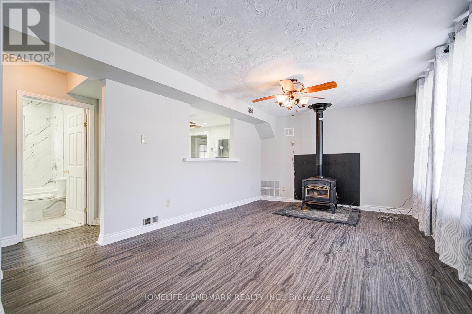 21654 Warden Avenue, East Gwillimbury, ON - Indoor With Fireplace