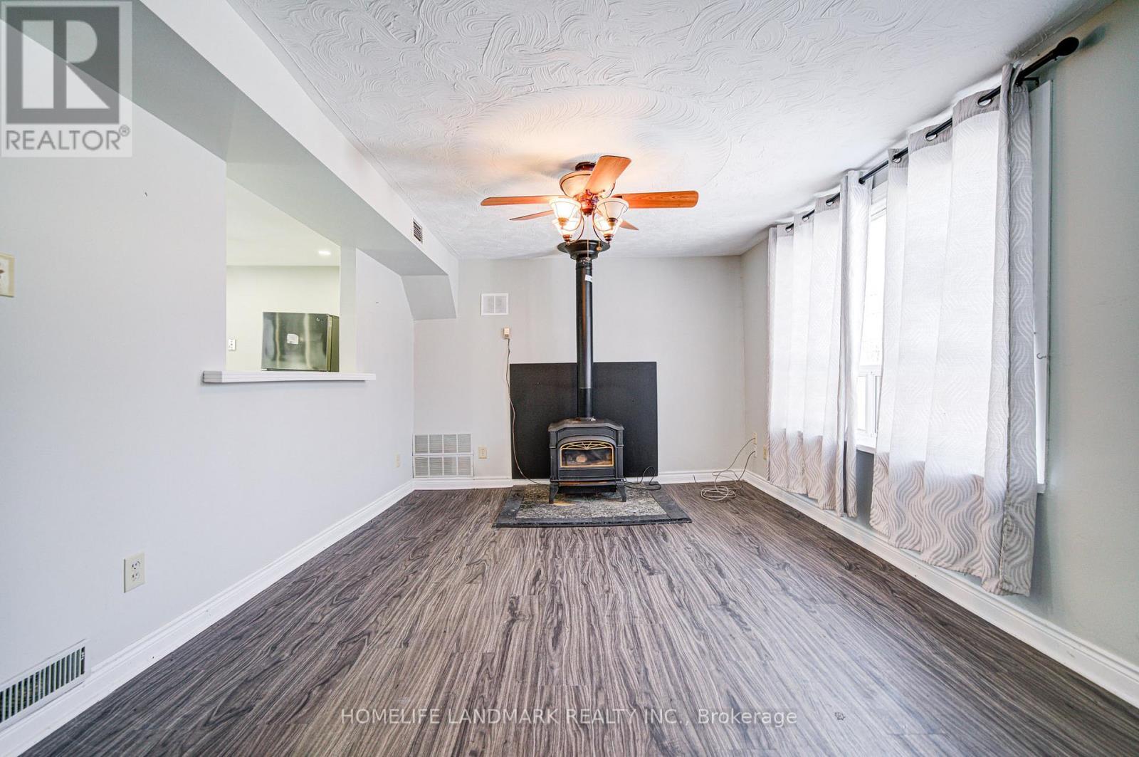 21654 Warden Avenue, East Gwillimbury, ON - Indoor Photo Showing Other Room With Fireplace