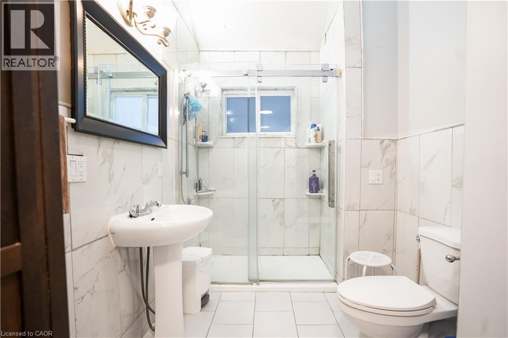 12 Walpole Drive, Jarvis, ON - Indoor Photo Showing Bathroom