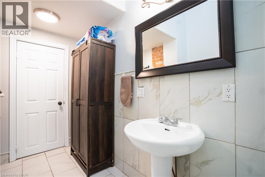12 Walpole Drive, Jarvis, ON - Indoor Photo Showing Bathroom