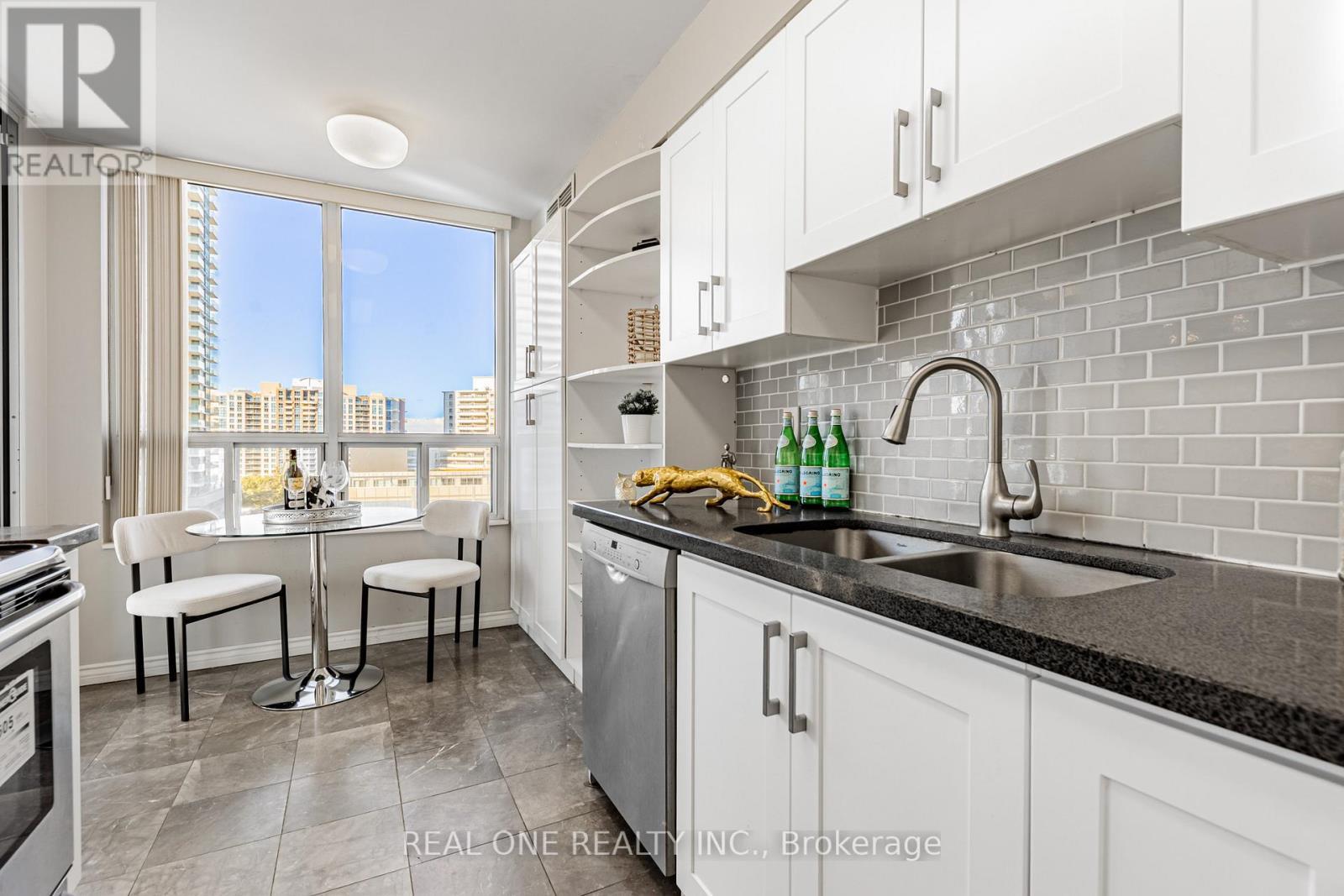 1503 - 238 Doris Avenue, Toronto, ON - Indoor Photo Showing Kitchen With Double Sink With Upgraded Kitchen