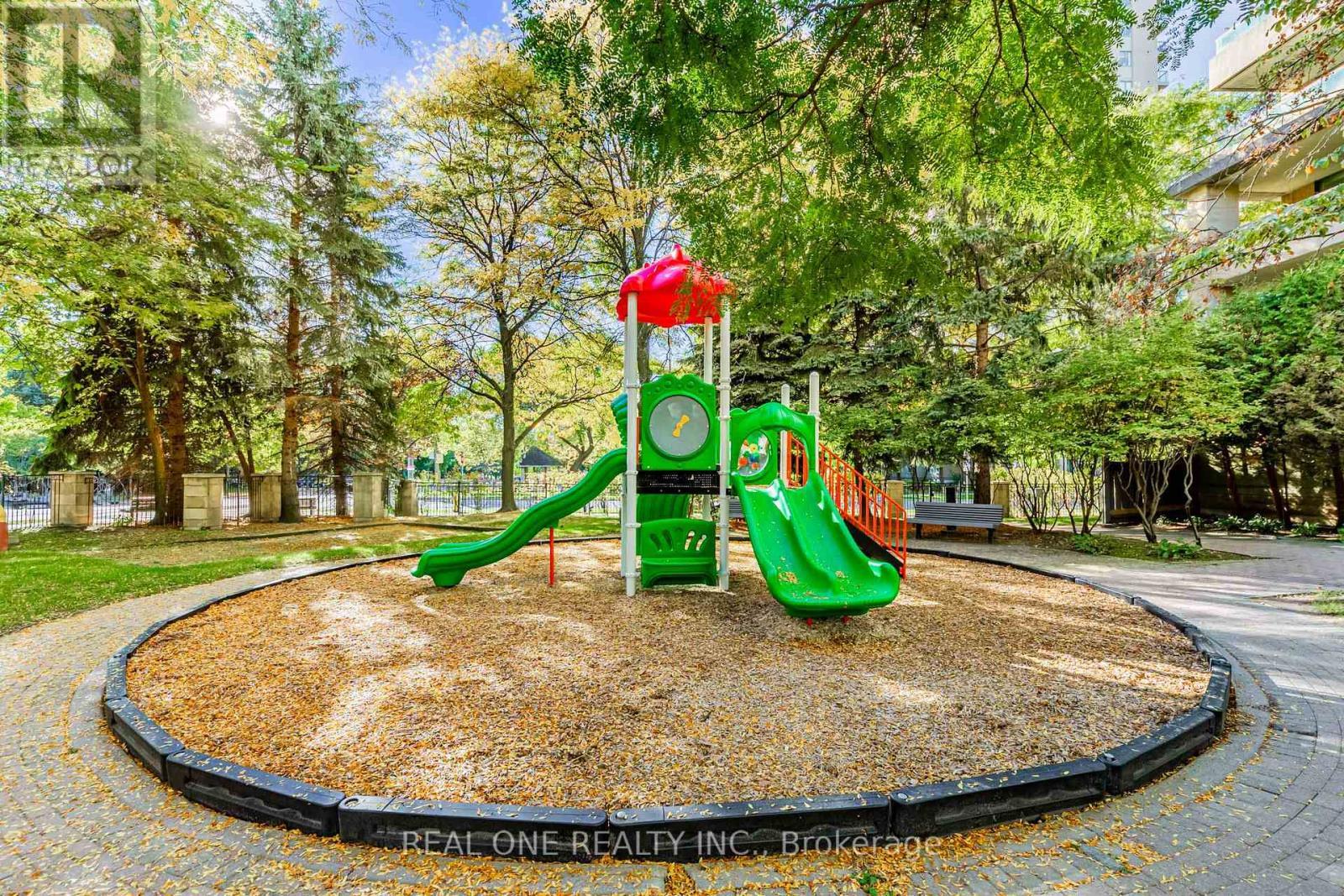 1503 - 238 Doris Avenue, Toronto, ON - Outdoor