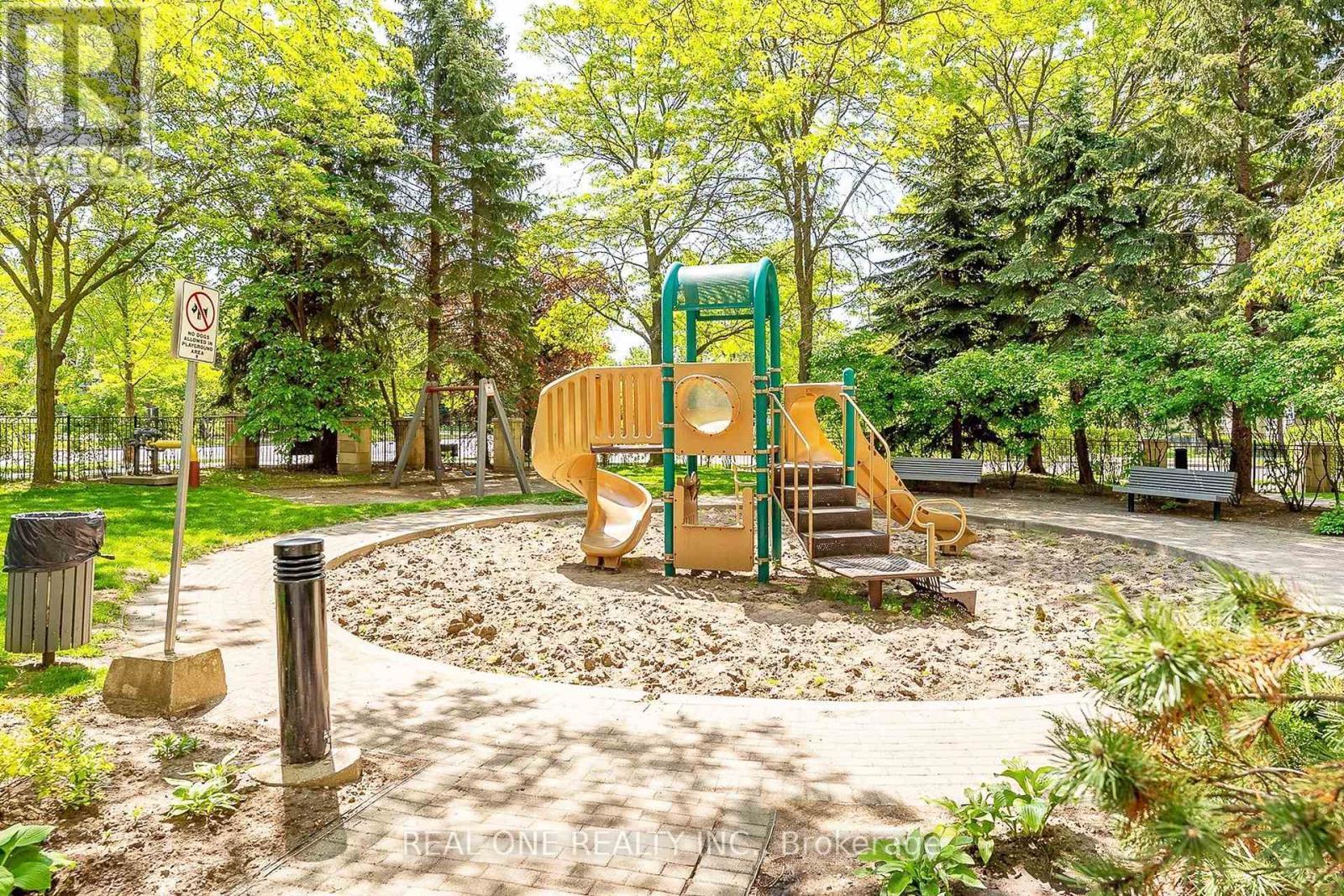 1503 - 238 Doris Avenue, Toronto, ON - Outdoor