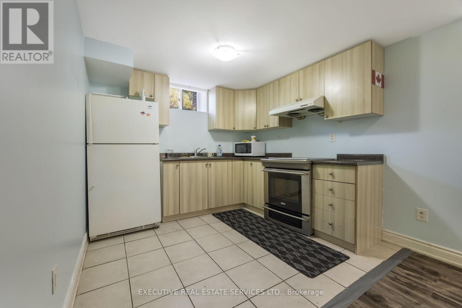 43 Susan Avenue, Brampton, ON - Indoor Photo Showing Kitchen