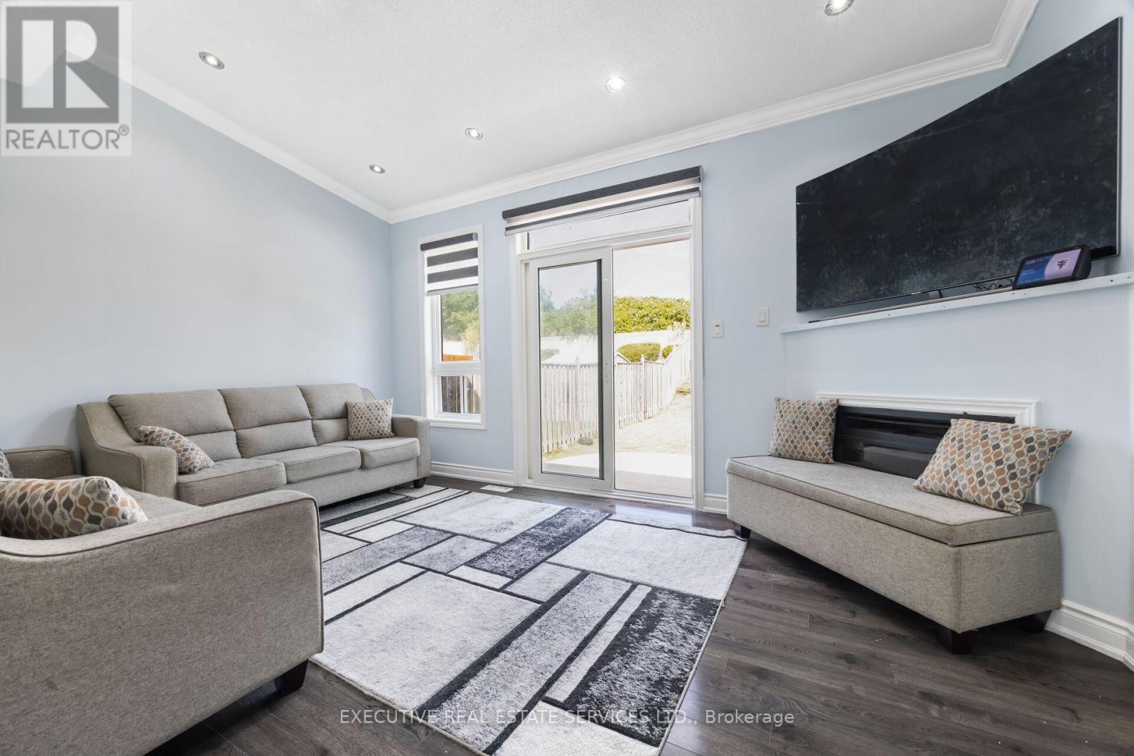 43 Susan Avenue, Brampton, ON - Indoor Photo Showing Living Room