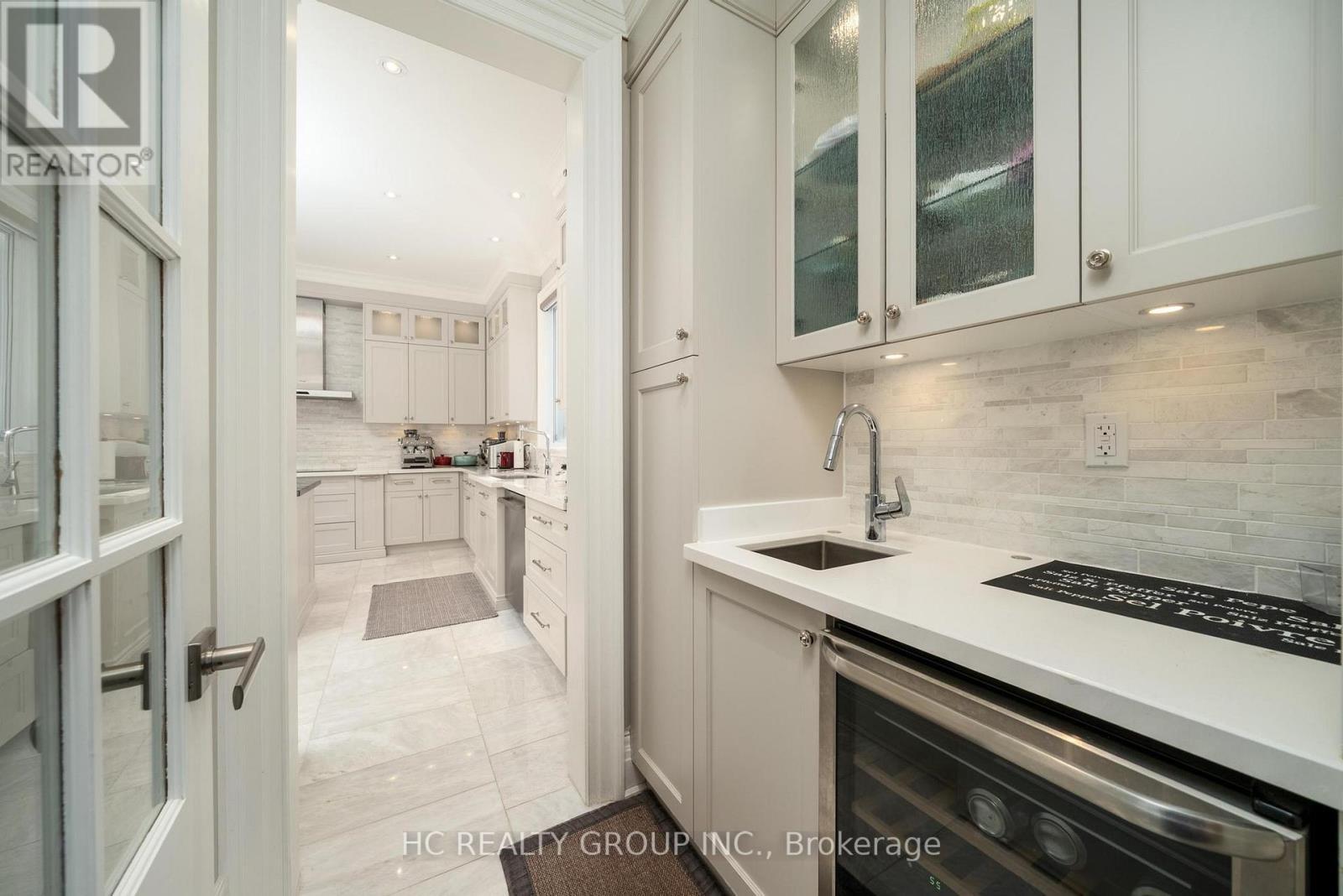 11 Chipstead Road, Toronto, ON - Indoor Photo Showing Kitchen With Upgraded Kitchen