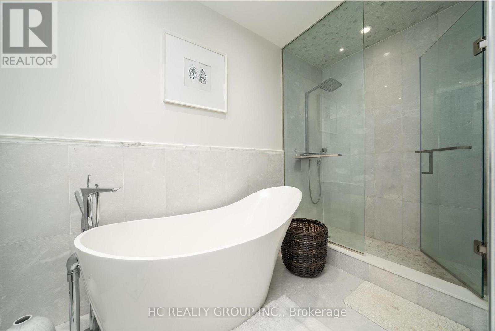 11 Chipstead Road, Toronto, ON - Indoor Photo Showing Bathroom