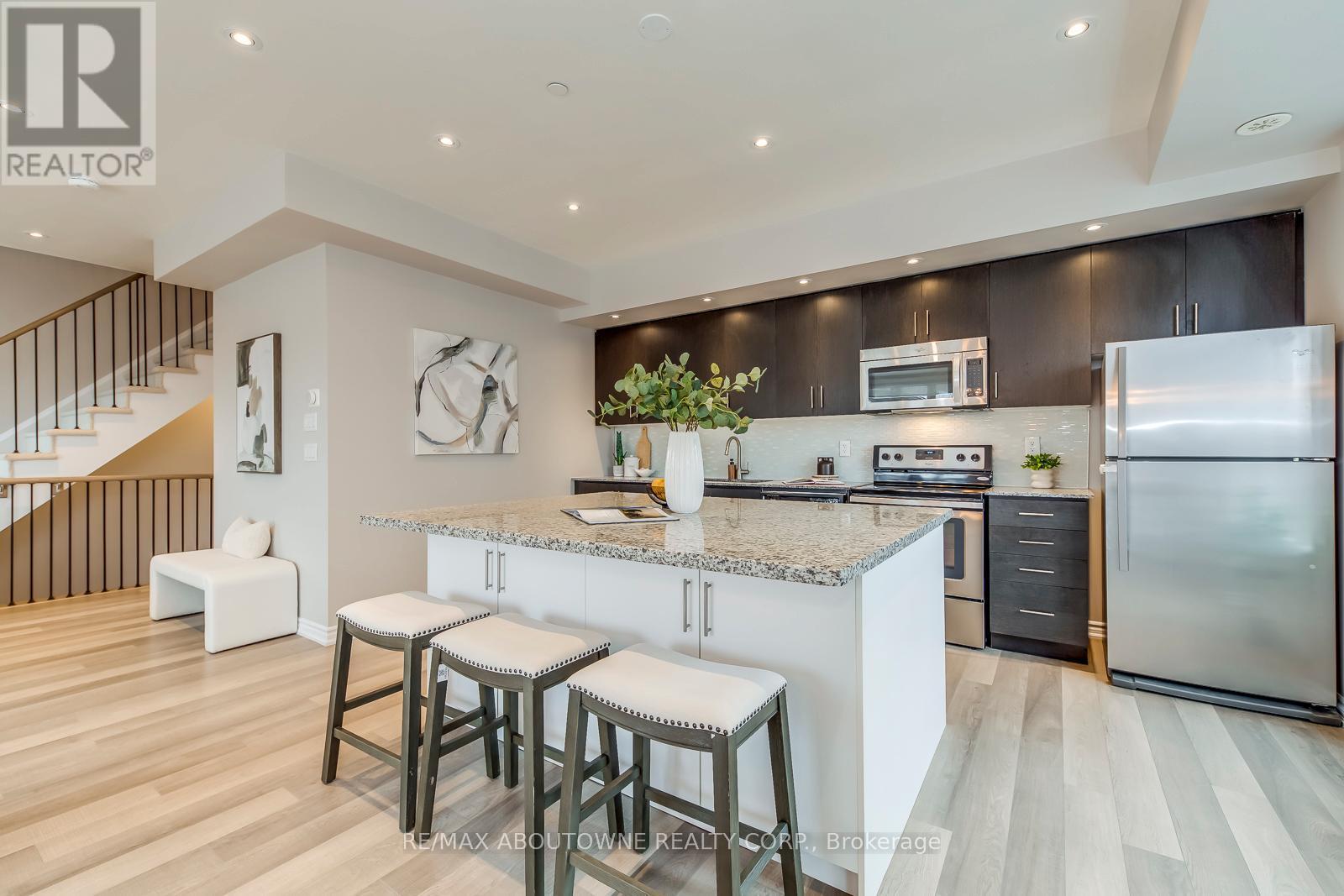 107 - 40 Carnation Avenue, Toronto, ON - Indoor Photo Showing Kitchen With Upgraded Kitchen