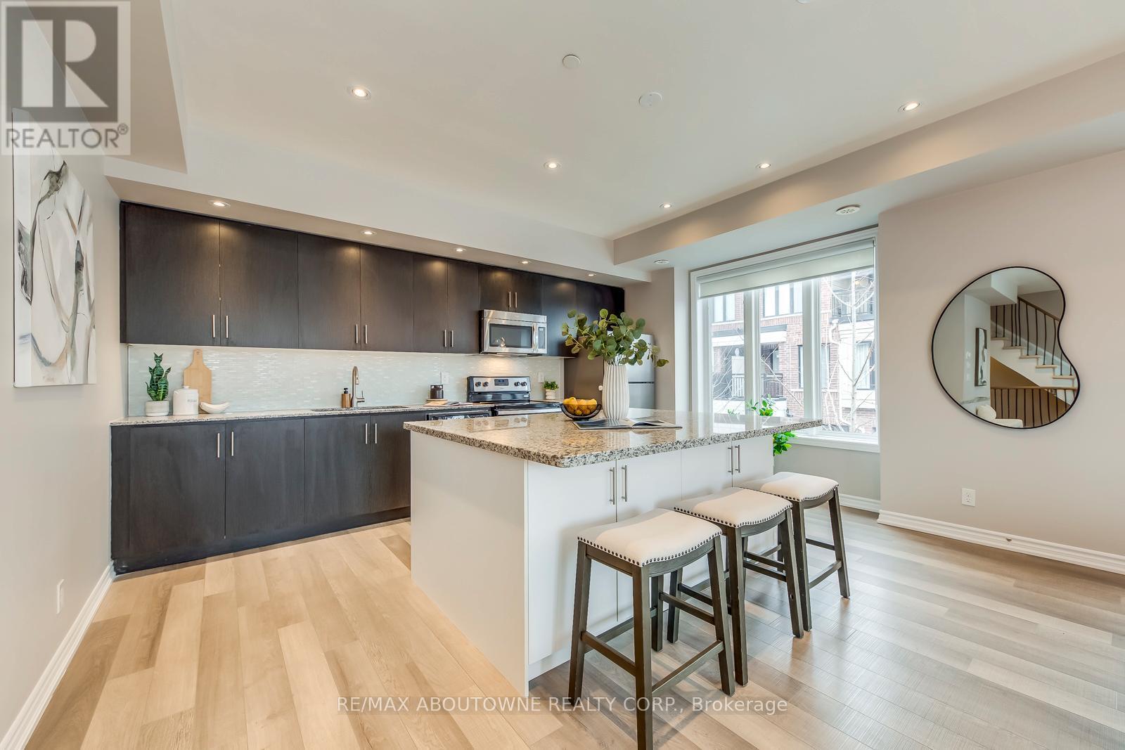 107 - 40 Carnation Avenue, Toronto, ON - Indoor Photo Showing Kitchen With Upgraded Kitchen