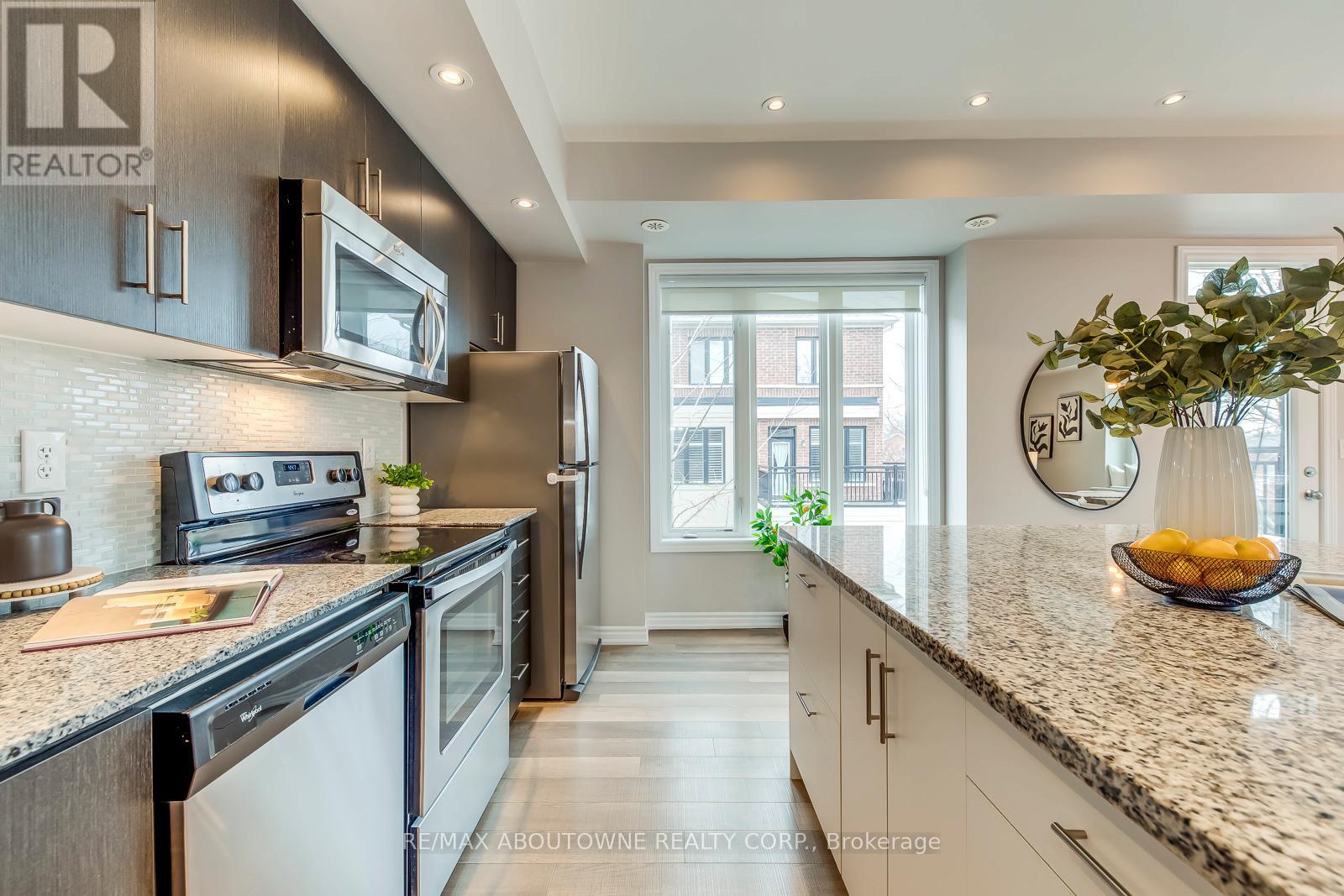 107 - 40 Carnation Avenue, Toronto, ON - Indoor Photo Showing Kitchen With Upgraded Kitchen