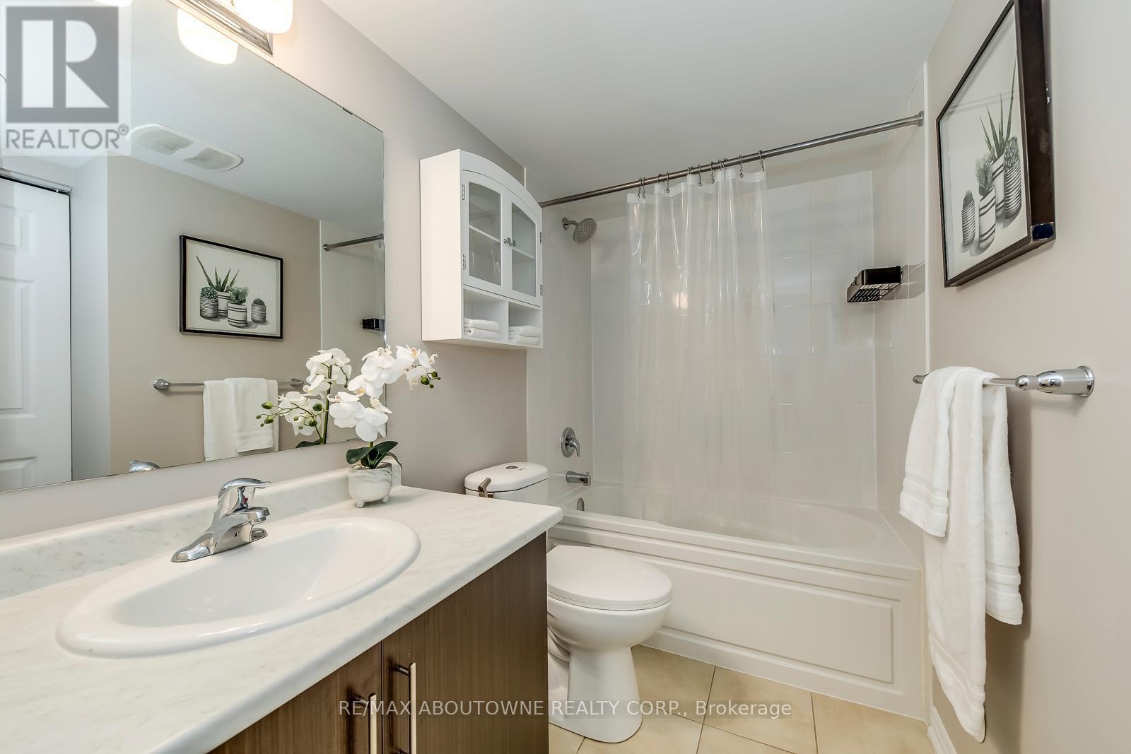 107 - 40 Carnation Avenue, Toronto, ON - Indoor Photo Showing Bathroom