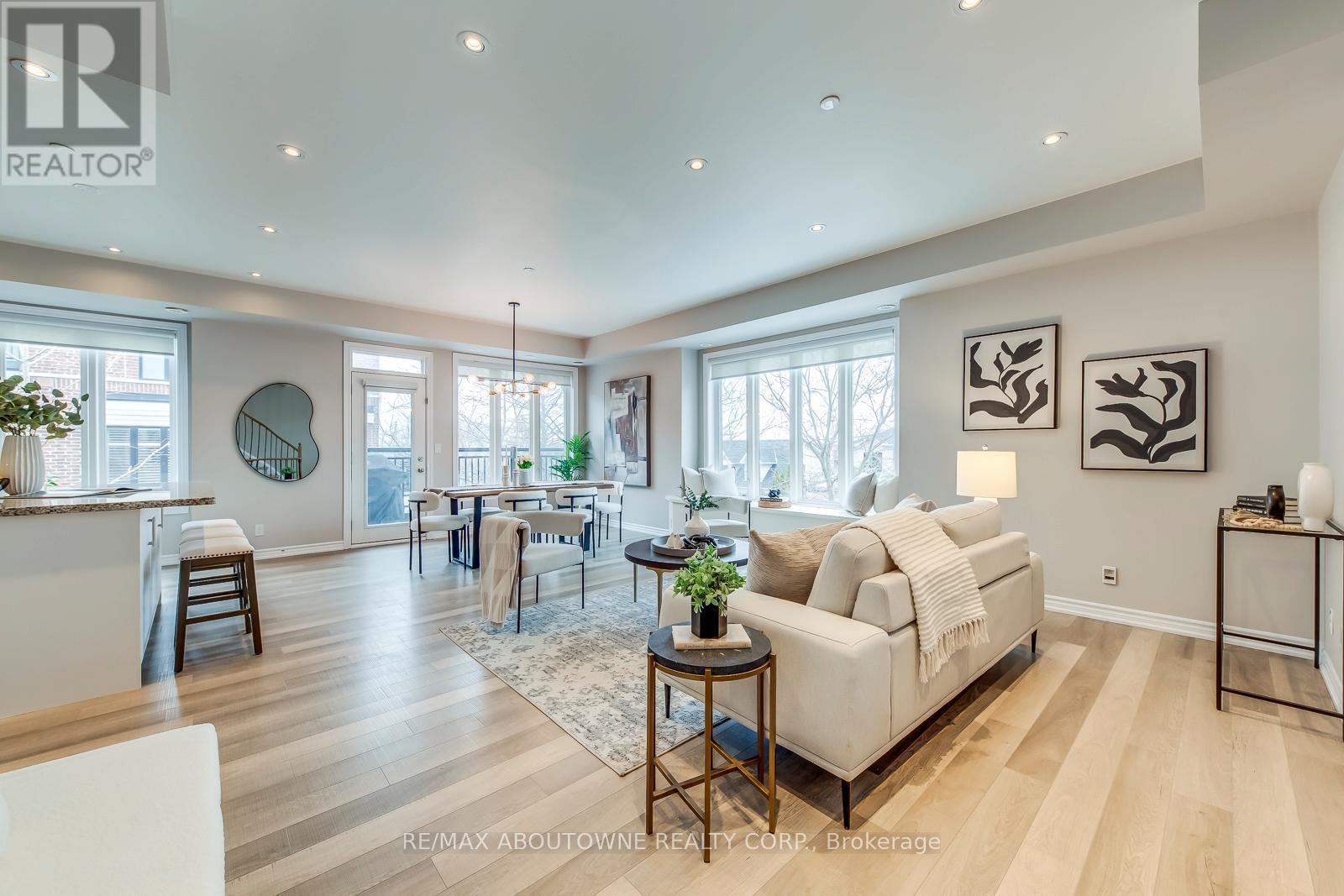 107 - 40 Carnation Avenue, Toronto, ON - Indoor Photo Showing Living Room