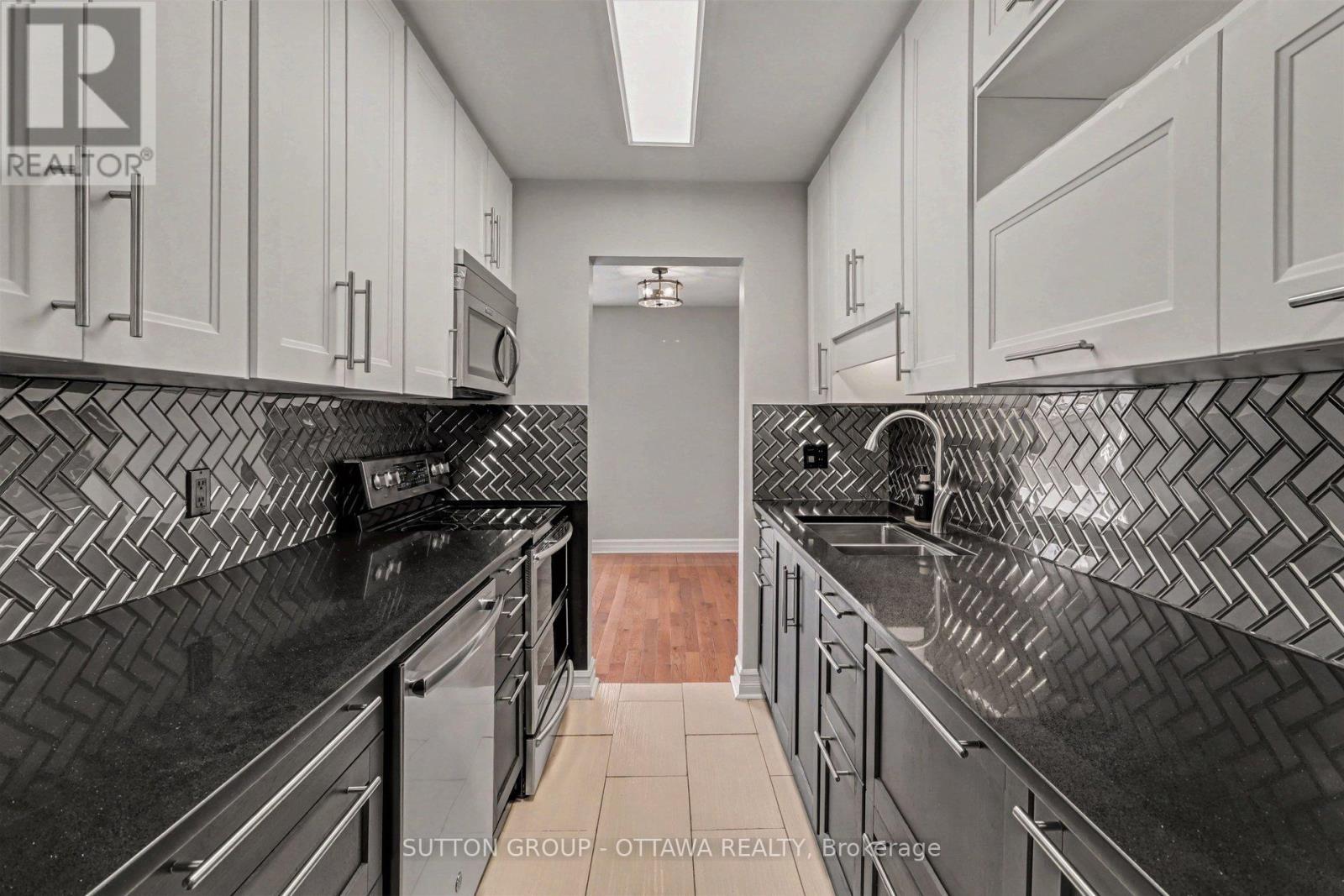 1634 Cheevers Crescent, Ottawa, ON - Indoor Photo Showing Kitchen With Double Sink