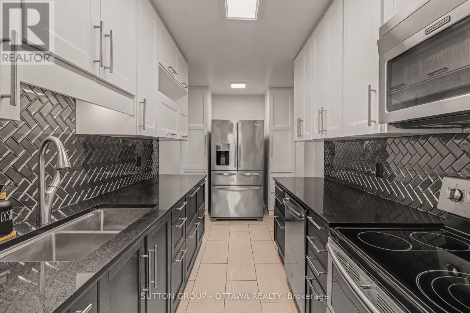 1634 Cheevers Crescent, Ottawa, ON - Indoor Photo Showing Kitchen With Stainless Steel Kitchen With Double Sink