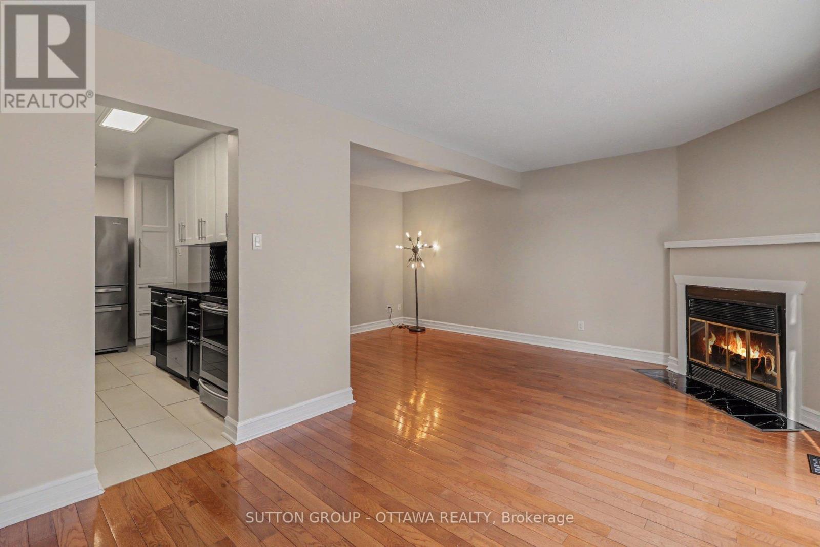 1634 Cheevers Crescent, Ottawa, ON - Indoor With Fireplace