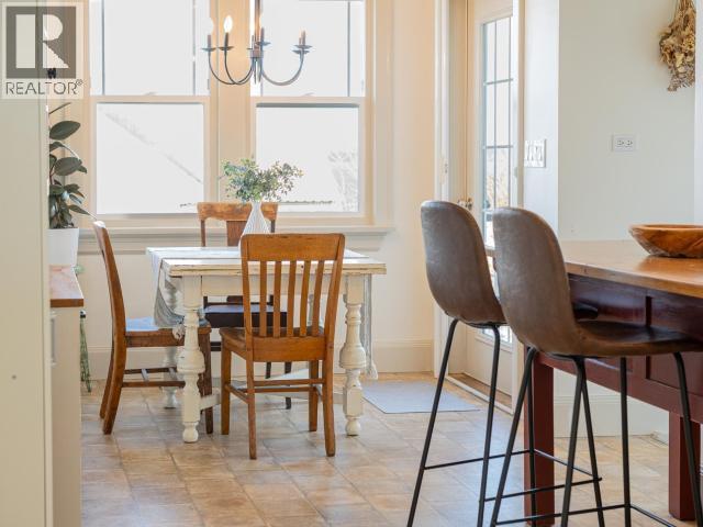 6937 Jasper Street, Powell River, BC - Indoor Photo Showing Dining Room