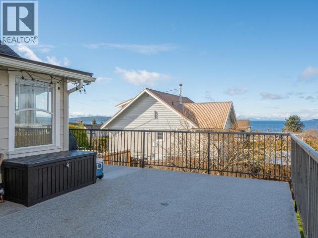 6937 Jasper Street, Powell River, BC - Outdoor With Exterior