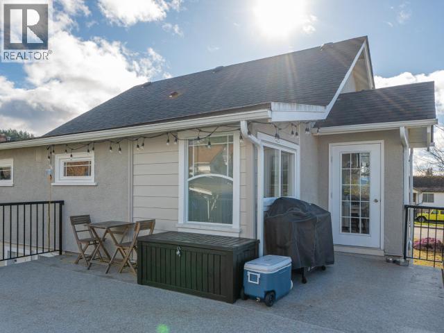 6937 Jasper Street, Powell River, BC - Outdoor With Deck Patio Veranda With Exterior