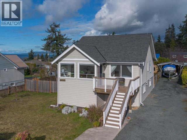 6937 Jasper Street, Powell River, BC - Outdoor With Deck Patio Veranda