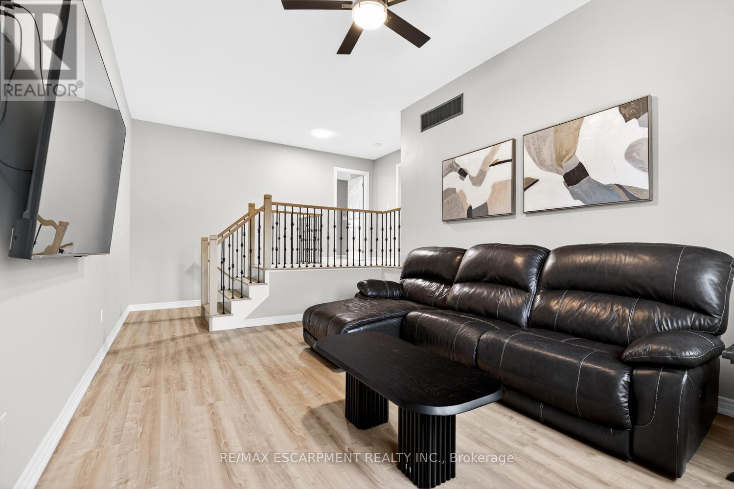 8 Bousfield Court, Hamilton, ON - Indoor