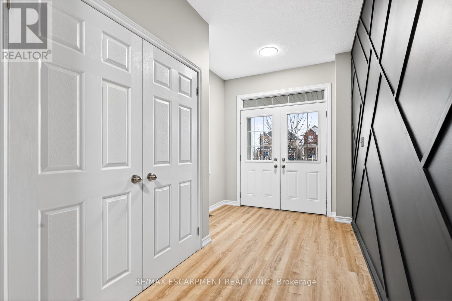 8 Bousfield Court, Hamilton, ON - Indoor Photo Showing Other Room