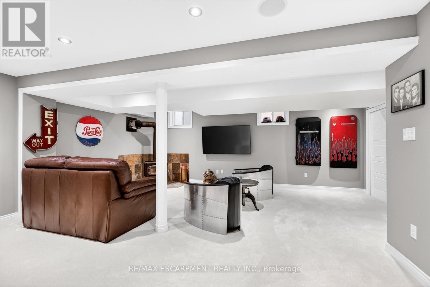 8 Bousfield Court, Hamilton, ON - Indoor