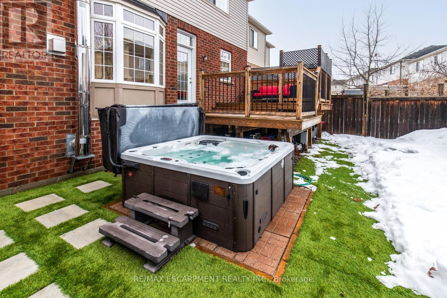 8 Bousfield Court, Hamilton, ON - Outdoor With Deck Patio Veranda With Exterior